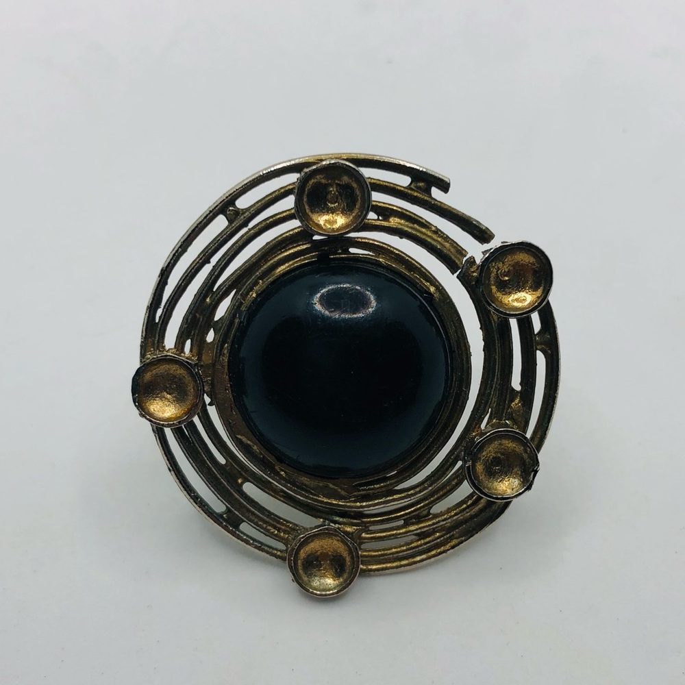 Unique ring - Picture 3 of 7